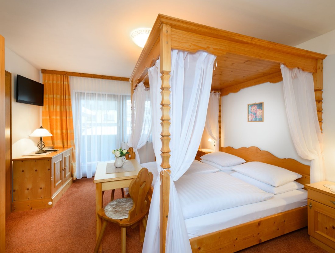 Zimmer 4 mit Doppelbett und Dusche/WC